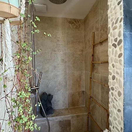Duplex With Terrace - Light & View דירה בורדו